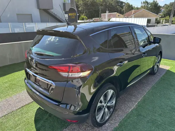 Renault Scénic 2016 - 10900 EUR, 220000 km - AUTO.MOTO.pt - 220000km - foto 12 de 66