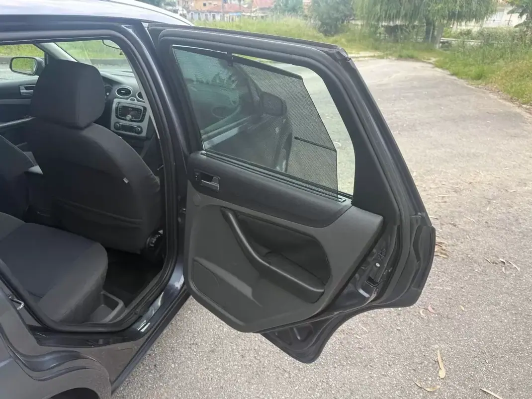 Ford Focus SW 2007 - 4450 EUR, 235000 km - AUTO.MOTO.pt - 235000km - foto 17 de 26