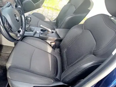 Renault Mégane Break 2017 - 14900 EUR, 165000 km - AUTO.MOTO.pt - 165000km - foto 9 de 13