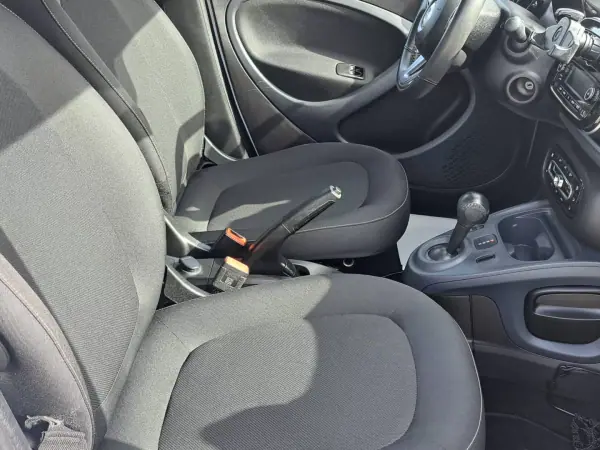 Smart ForFour 2018 - 9990 EUR, 49344 km - AUTO.MOTO.pt - 49344km - foto 23 de 43