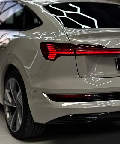 Audi Q8 e-Tron Sportback 2021 - 33950 EUR, 159218 km - AUTO.MOTO.pt - 159218km - foto 21 de 28