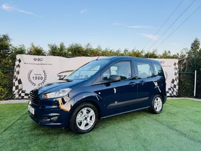 Ford Tourneo Courier 2017 - 9990 EUR, 168856 km - AUTO.MOTO.pt - 168856km - foto 4 de 47
