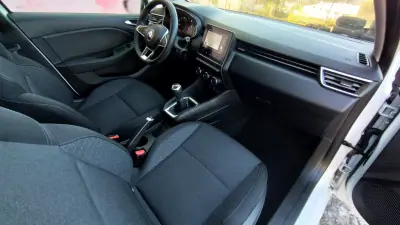 Renault Clio 2021 - 13999 EUR, 63000 km - AUTO.MOTO.pt - 63000km - foto 24 de 38