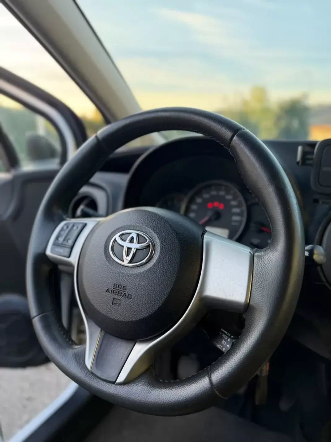 Toyota Yaris 2013 - 8750 EUR, 200000 km - 200000km - foto 10 de 12