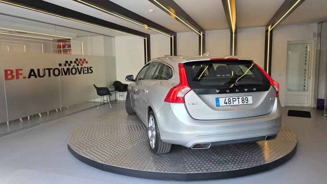 Volvo V60 2015 - 11900 EUR, 314478 km - AUTO.MOTO.pt - 314478km - foto 16 de 60
