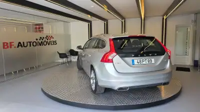 Volvo V60 2015 - 11900 EUR, 314478 km - AUTO.MOTO.pt - 314478km - foto 16 de 60