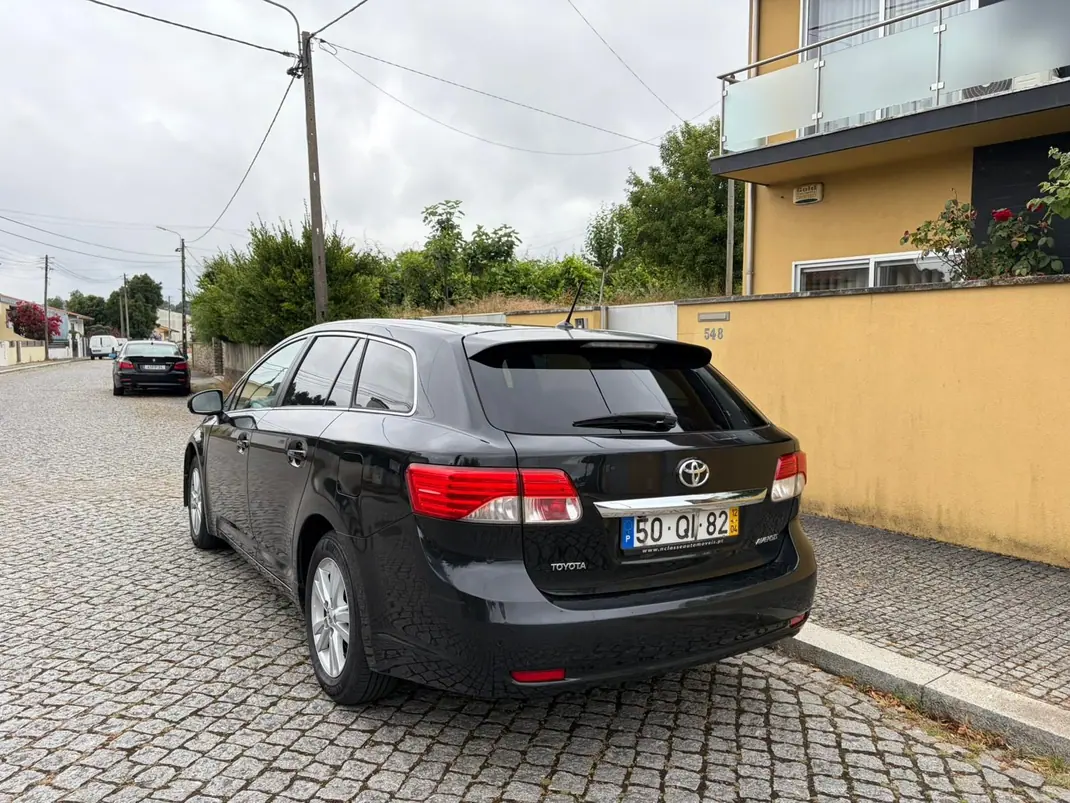 Toyota Avensis SW 2012 - 8000 EUR, 132000 km - 132000km - foto 4 de 8