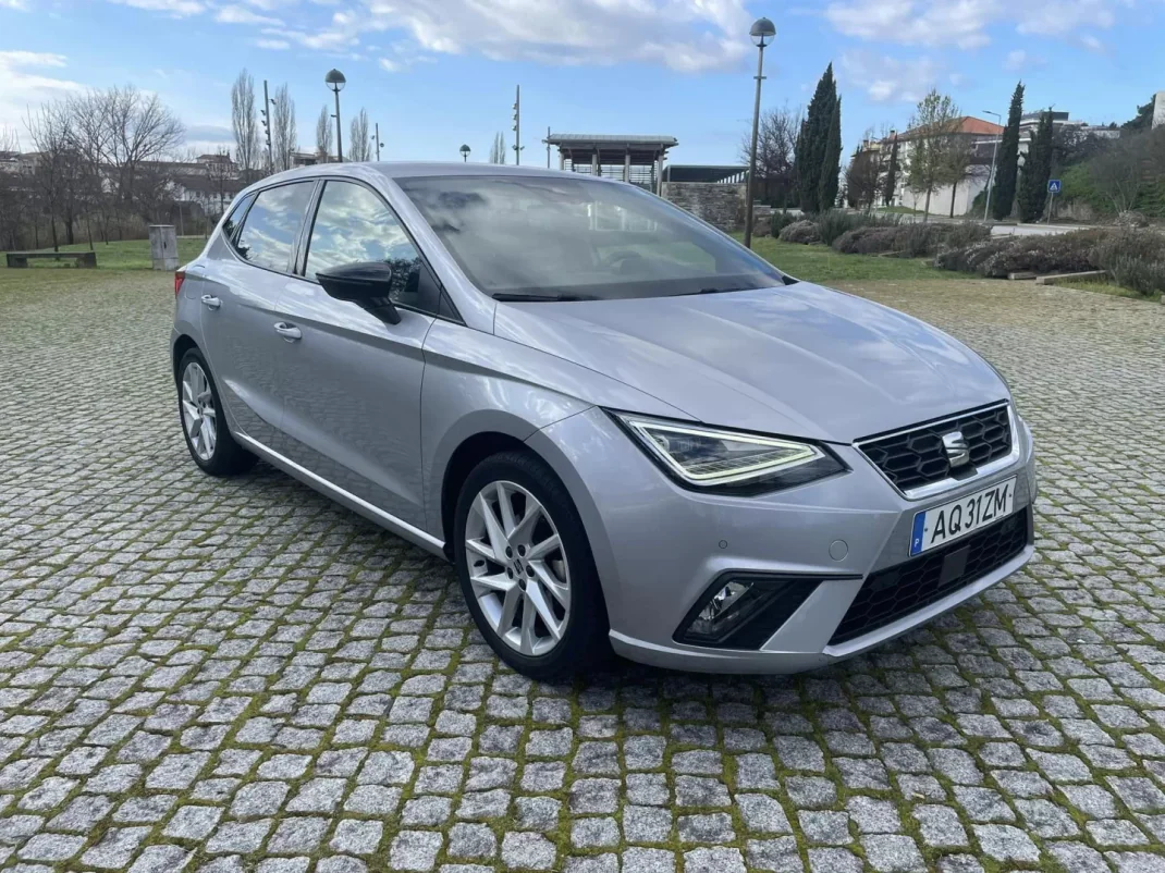 SEAT Ibiza 2022 - 18250 EUR, 62000 km - AUTO.MOTO.pt - 62000km - foto 1 de 11
