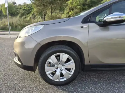 Peugeot 2008 2015 - 8999 EUR, 70466 km - AUTO.MOTO.pt - 70466km - foto 10 de 16