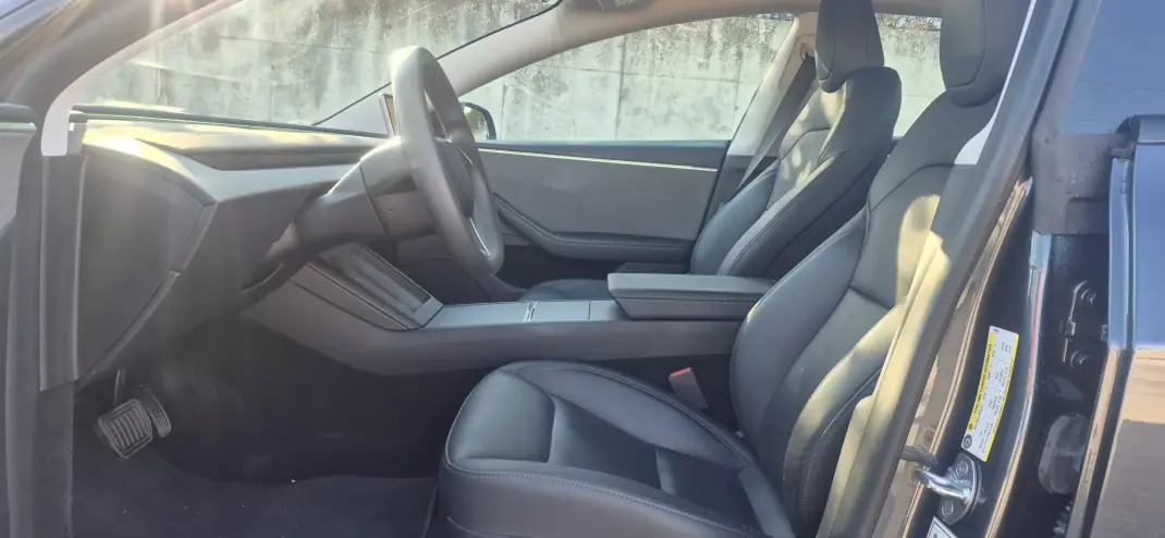 Tesla Model 3 2025 - 39750 EUR, 35000 km - 35000km - foto 5 de 21
