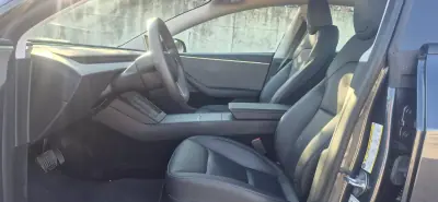 Tesla Model 3 2025 - 39750 EUR, 35000 km - 35000km - foto 5 de 21