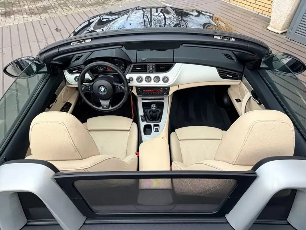 BMW Z4 2010 - 24750 EUR, 140809 km - AUTO.MOTO.pt - 140809km - foto 4 de 17