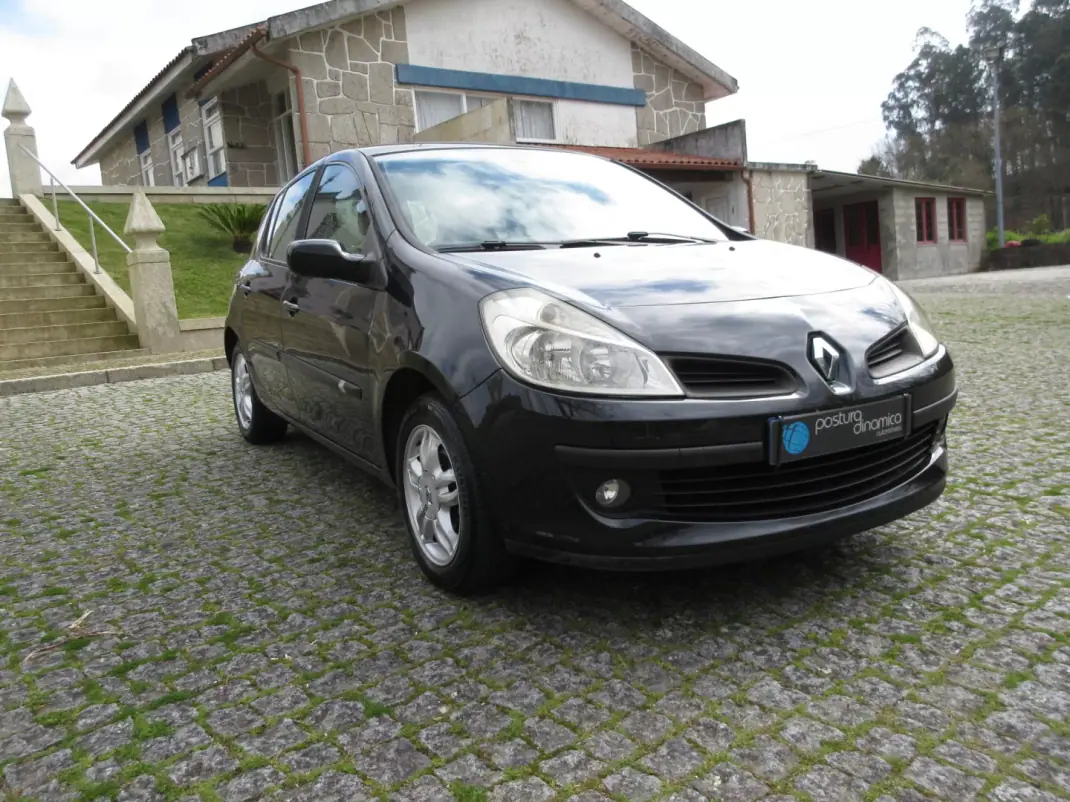 Renault Clio 2006 - 3990 EUR, 249000 km - AUTO.MOTO.pt - 249000km - foto 13 de 38