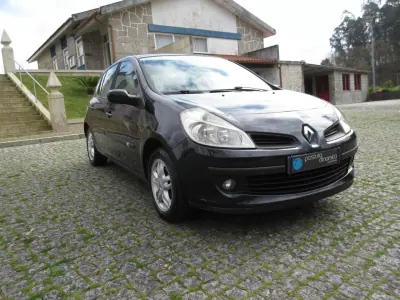Renault Clio 2006 - 3990 EUR, 249000 km - AUTO.MOTO.pt - 249000km - foto 13 de 38