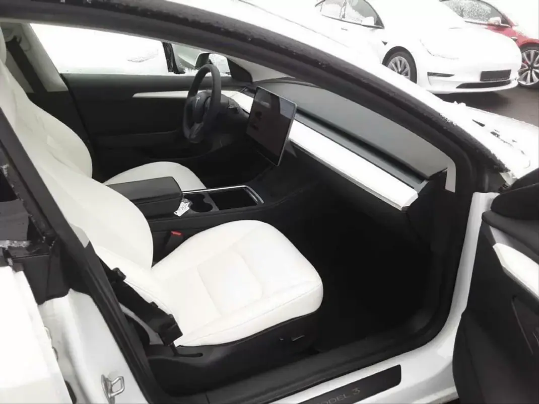 Tesla Model 3 2021 - 27980 EUR, 77857 km - AUTO.MOTO.pt - 77857km - foto 6 de 10