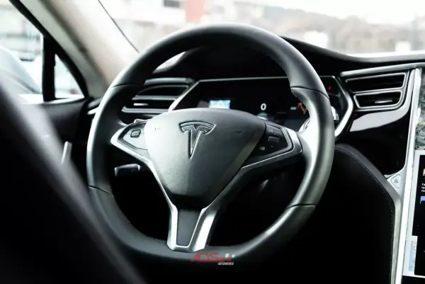 Tesla Model S 2014 - 22000 EUR, 251000 km - AUTO.MOTO.pt - 251000km - foto 12 de 22