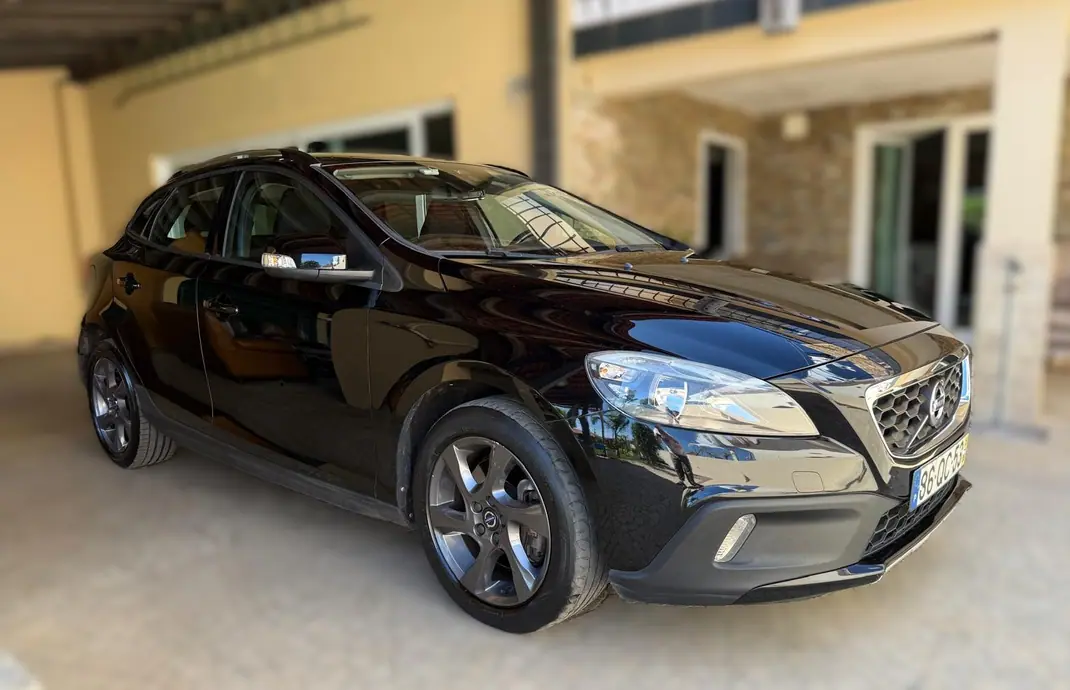 Volvo V40 Cross Country 2015 - 13900 EUR, 115900 km - AUTO.MOTO.pt - 115900km - foto 1 de 11