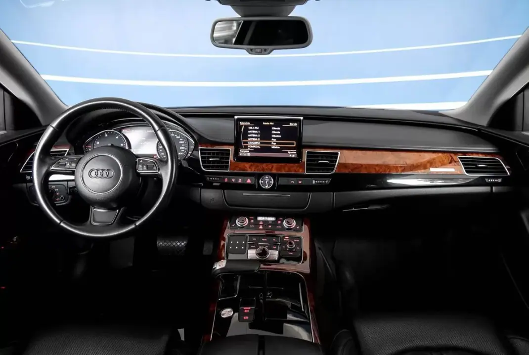 Audi A8 2010 - 22000 EUR, 236778 km - AUTO.MOTO.pt - 236778km - foto 6 de 17