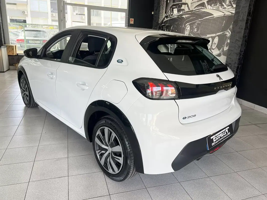 Peugeot e-208 2022 - 17600 EUR, 32358 km - AUTO.MOTO.pt - 32358km - foto 3 de 24
