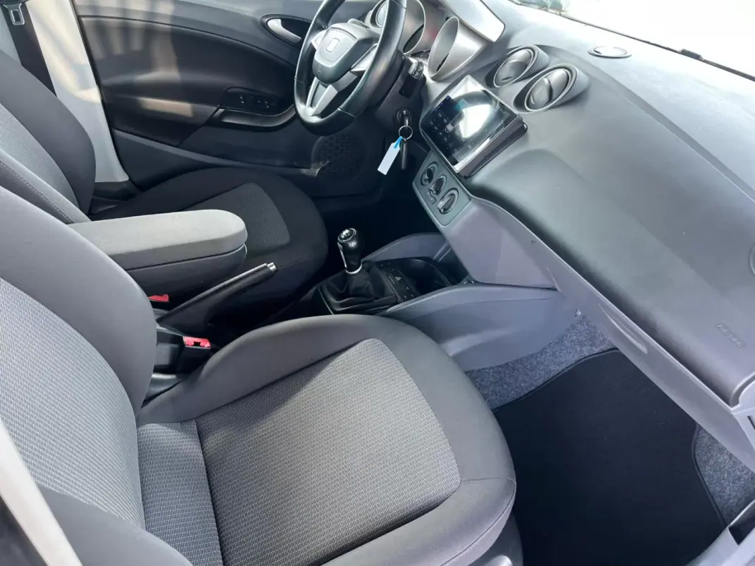 SEAT Ibiza ST 2010 - 6500 EUR, 156150 km - AUTO.MOTO.pt - 156150km - foto 8 de 10