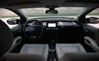 Citroën C4 Cactus 2018 - 13990 EUR, 113200 km - AUTO.MOTO.pt - 113200km - foto 13 de 30
