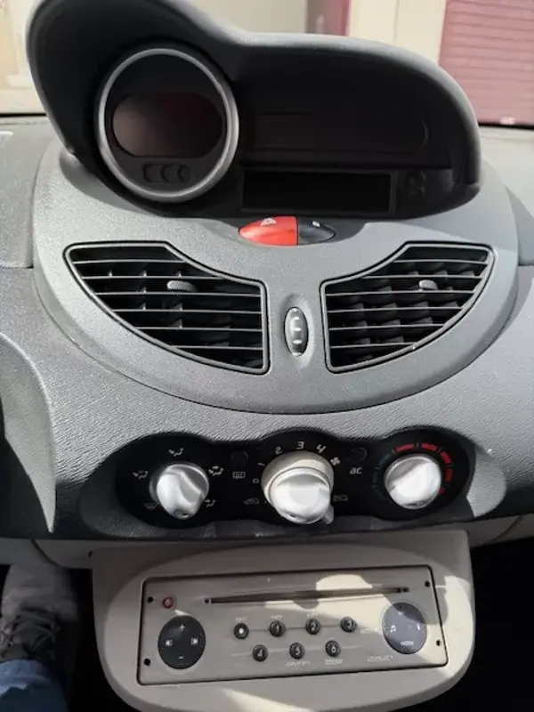 Renault Twingo 2008 - 5250 EUR, 105000 km - AUTO.MOTO.pt - 105000km - foto 21 de 31