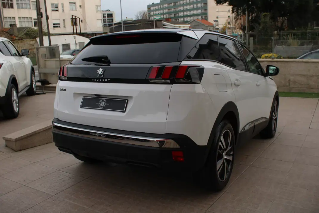 Peugeot 3008 2018 - 16990 EUR, 138000 km - AUTO.MOTO.pt - 138000km - foto 5 de 26