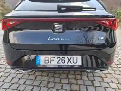 SEAT Leon ST 2020 - 21500 EUR, 180000 km - AUTO.MOTO.pt - 180000km - foto 4 de 14