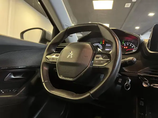Peugeot 2008 2020 - 13990 EUR, 110000 km - AUTO.MOTO.pt - 110000km - foto 18 de 23