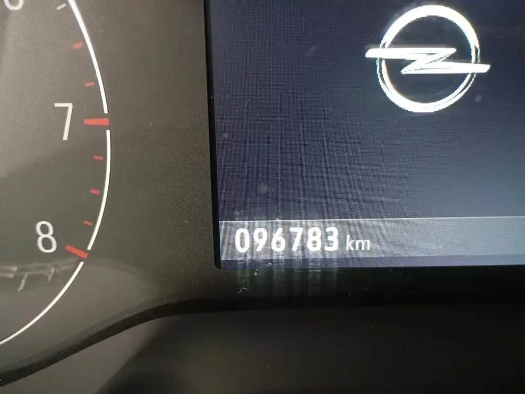 Opel Corsa 2021 - 13499 EUR, 96121 km - AUTO.MOTO.pt - 96121km - foto 19 de 21