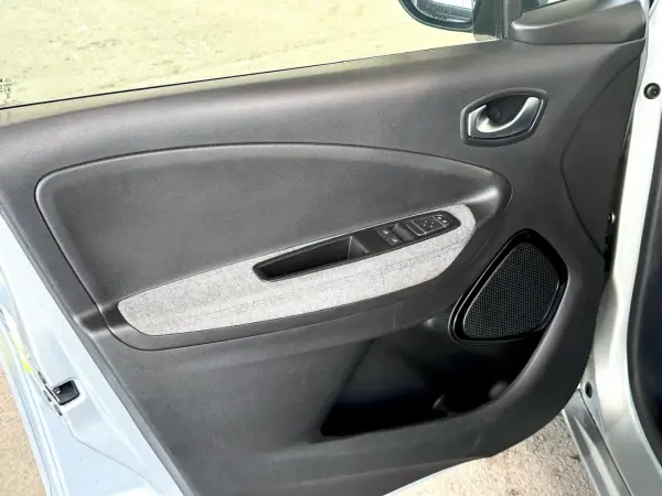 Renault Zoe 2020 - 14500 EUR, 71943 km - AUTO.MOTO.pt - 71943km - foto 9 de 24