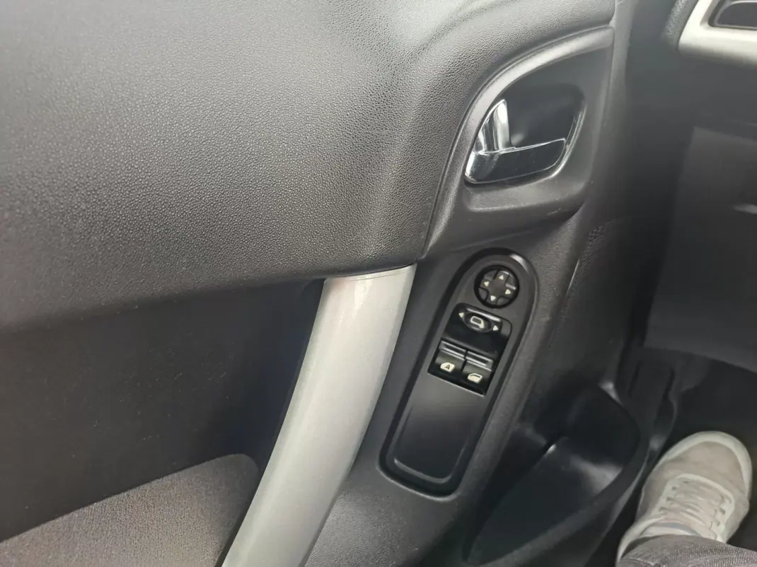 Citroën C3 VAN 2010 - 4300 EUR, 218306 km - AUTO.MOTO.pt - 218306km - foto 6 de 9