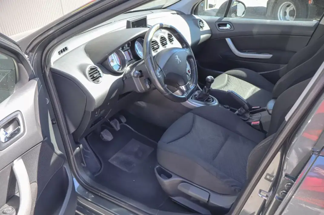 Peugeot 308 SW 2013 - 6990 EUR, 245527 km - AUTO.MOTO.pt - 245527km - foto 8 de 17