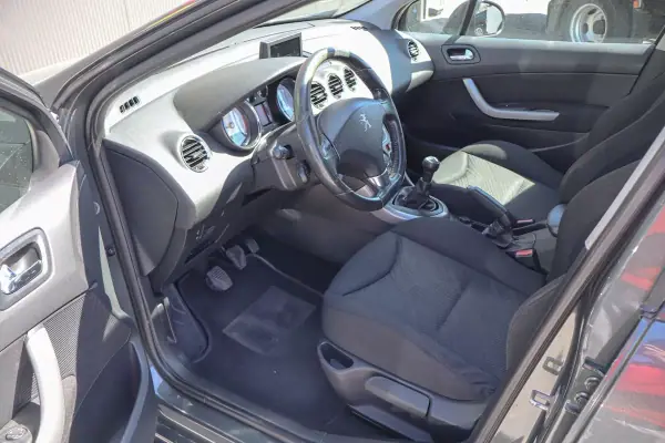 Peugeot 308 SW 2013 - 6990 EUR, 245527 km - AUTO.MOTO.pt - 245527km - foto 8 de 17