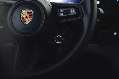 Porsche Taycan 2020 - 64950 EUR, 55941 km - AUTO.MOTO.pt - 55941km - foto 47 de 52