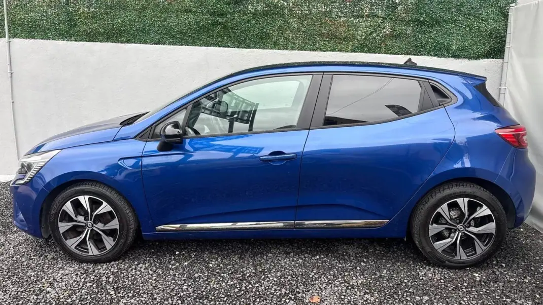 Renault Clio 2023 - 13400 EUR, 79000 km - AUTO.MOTO.pt - 79000km - foto 3 de 12