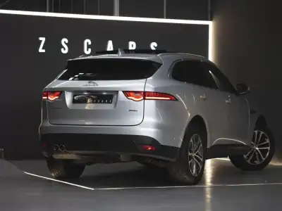 Jaguar F-Pace 2017 - 23990 EUR, 91000 km - AUTO.MOTO.pt - 91000km - foto 6 de 21
