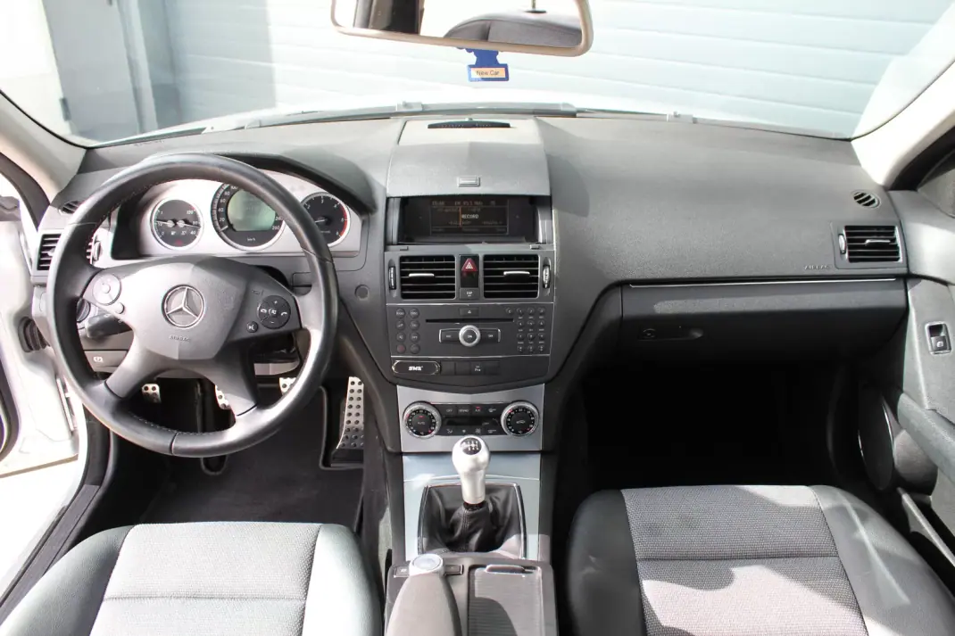 Mercedes-Benz C 250 2008 - 12990 EUR, 241176 km - AUTO.MOTO.pt - 241176km - foto 11 de 18