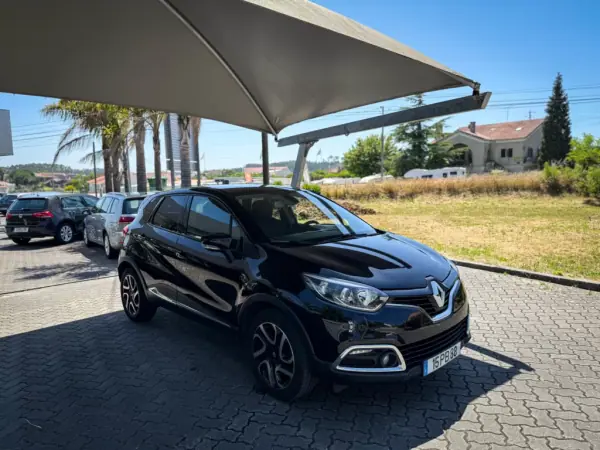 Renault Captur 2014 - 10800 EUR, 108000 km - AUTO.MOTO.pt - 108000km - foto 9 de 12