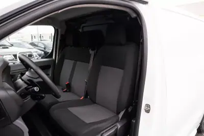 Citroën Jumpy 2017 - 15900 EUR, 145325 km - AUTO.MOTO.pt - 145325km - foto 12 de 23