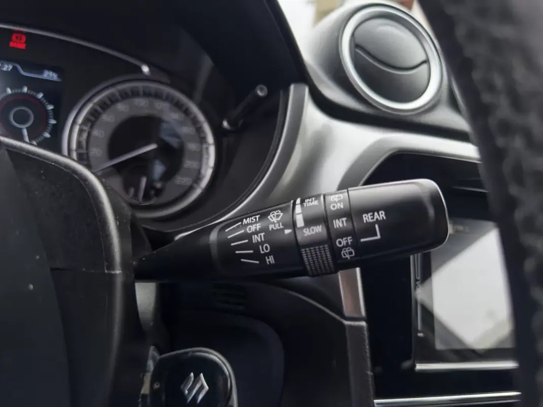 Suzuki Vitara 2019 - 15990 EUR, 77000 km - AUTO.MOTO.pt - 77000km - foto 20 de 32