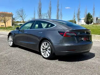 Tesla Model 3 2019 - 23990 EUR, 83000 km - AUTO.MOTO.pt - 83000km - foto 6 de 26