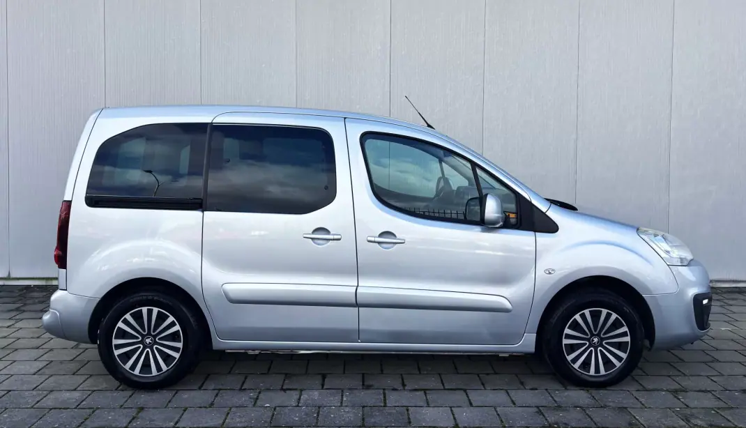 Peugeot Partner 2018 - 14900 EUR, 140000 km - AUTO.MOTO.pt - 140000km - foto 7 de 37