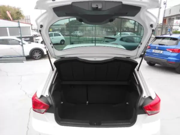 SEAT Ibiza 2025 - 17750 EUR, 17219 km - AUTO.MOTO.pt - 17219km - foto 7 de 13