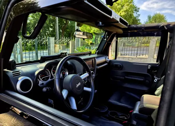 Jeep Wrangler Unlimited 2010 - 39000 EUR, 169000 km - AUTO.MOTO.pt - 169000km - foto 21 de 26