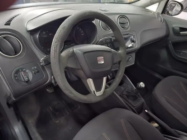 SEAT Ibiza ST 2010 - 2999 EUR, 269647 km - AUTO.MOTO.pt - 269647km - foto 10 de 17