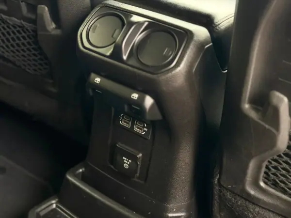 Jeep Wrangler Unlimited 2019 - 67500 EUR, 150181 km - 150181km - foto 25 de 25