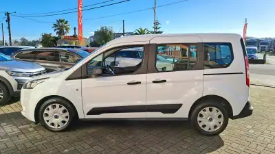 Ford Transit Connect 2019 - 16900 EUR, 240235 km - AUTO.MOTO.pt - 240235km - foto 9 de 24