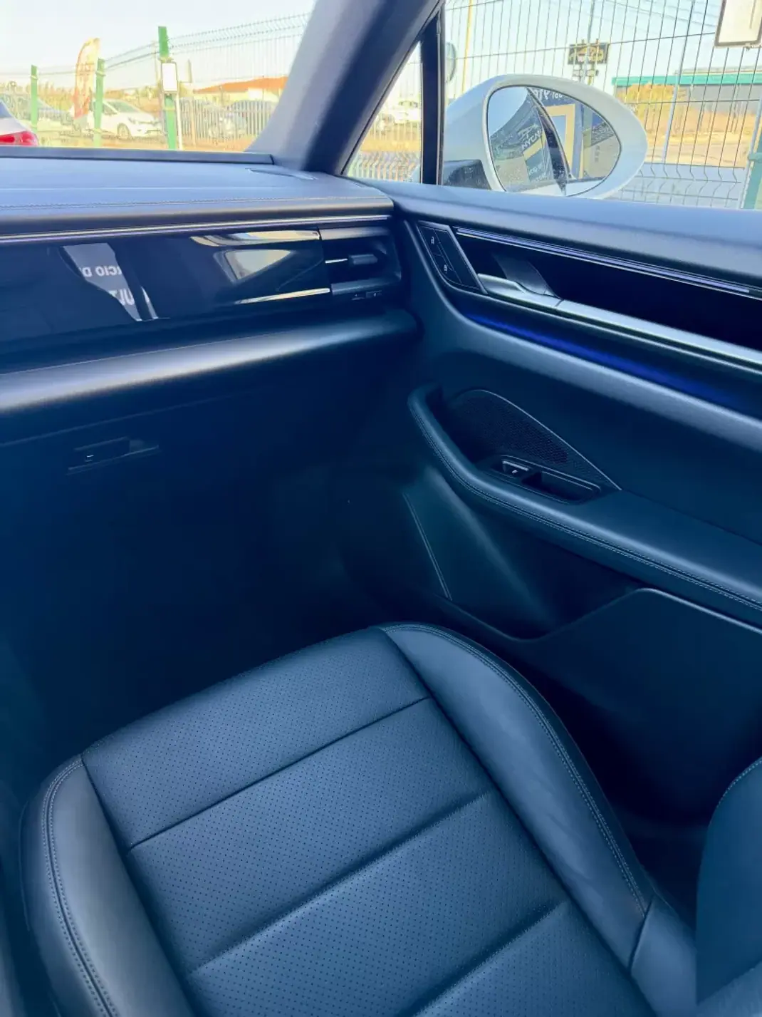 Porsche Macan 2025 - 79900 EUR, 19000 km - 19000km - foto 14 de 18