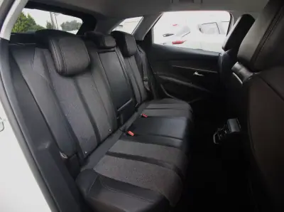Peugeot 3008 2018 - 16990 EUR, 138000 km - AUTO.MOTO.pt - 138000km - foto 24 de 26